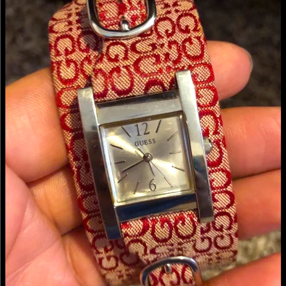GUESS Watch with Changeable Bands - Picture 3 of 9